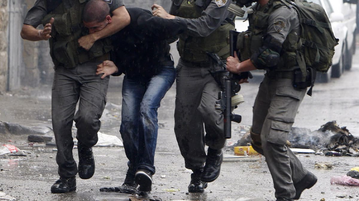 Israeli Forces Arrest 21 Palestinians in West Bank Raids