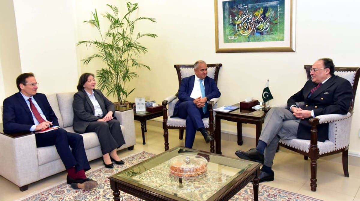 Pakistan, World Bank Discuss Economic Reforms
