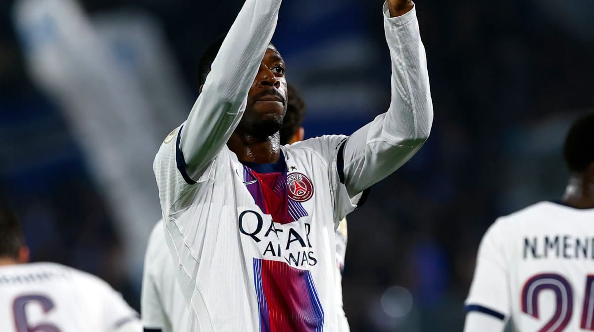 PSG Takes Temporary Lead in French League 1 with 3-1 Win Over Strasbourg