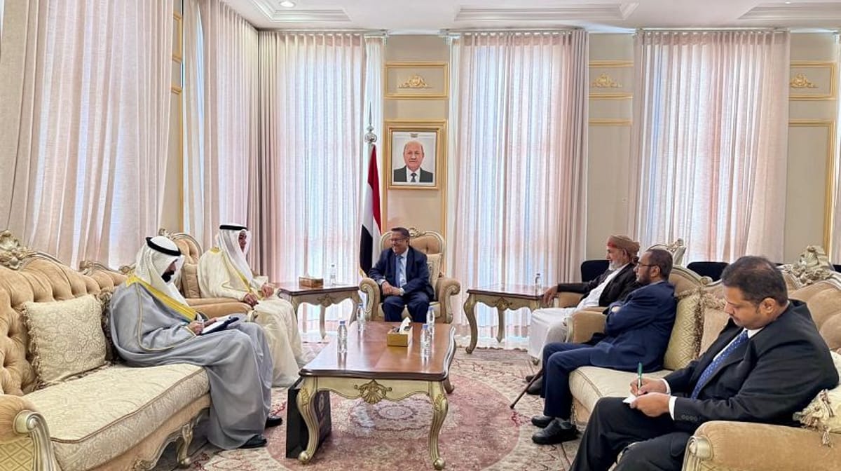 Yemen's Shura Council Chairman Discusses Bilateral Relations with Kuwaiti Ambassador